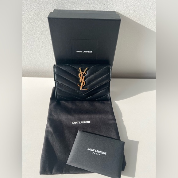 100% Authentic YSL CASSANDRE MATELASSÉ SMALLENVELOPE WALLET IN GRAIN DE POUDRE - Picture 2 of 9